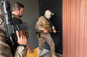 Polícia cumpre mandado contra esquema de contrabando de iphones e bebidas no PI (Foto: Divulgação)