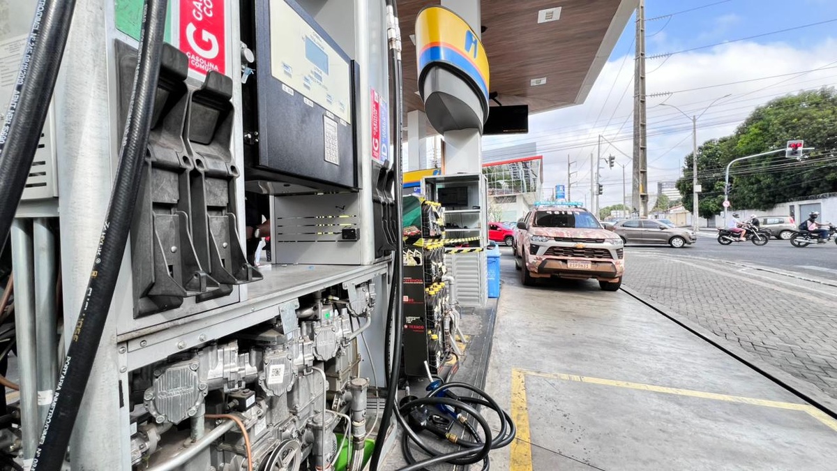 Polícia interdita postos de combustíveis por suspeita de envolvimento com o PCC