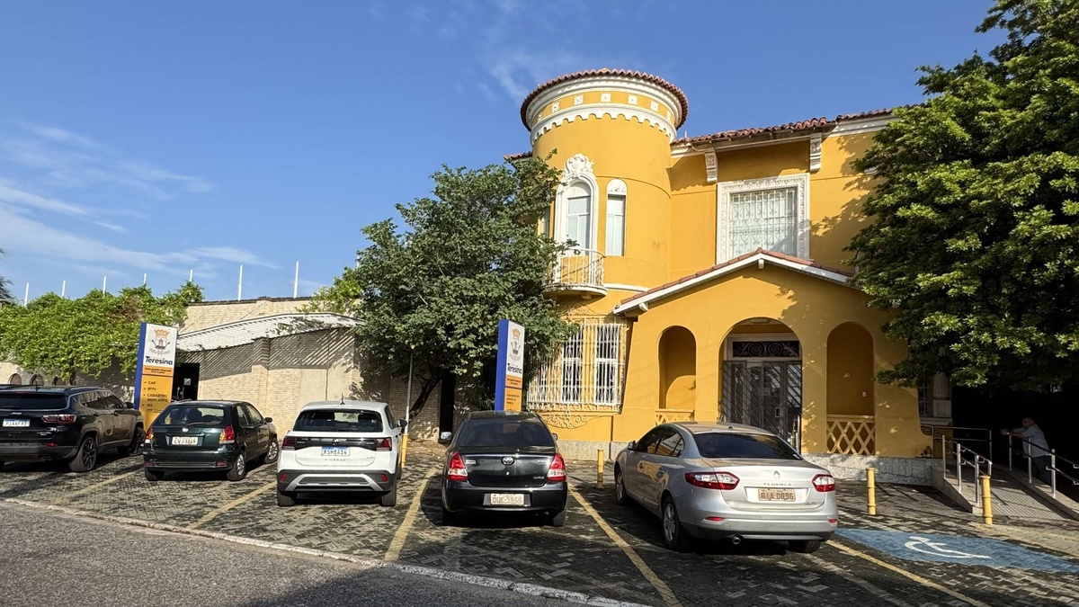 Queda de cabos de fibra óptica interrompe atendimento na UAP Centro