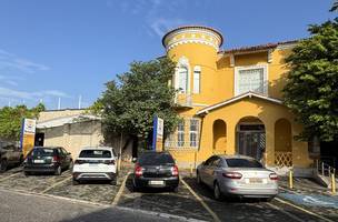 Queda de cabos de fibra óptica interrompe atendimento na UAP Centro (Foto: Divulgação)