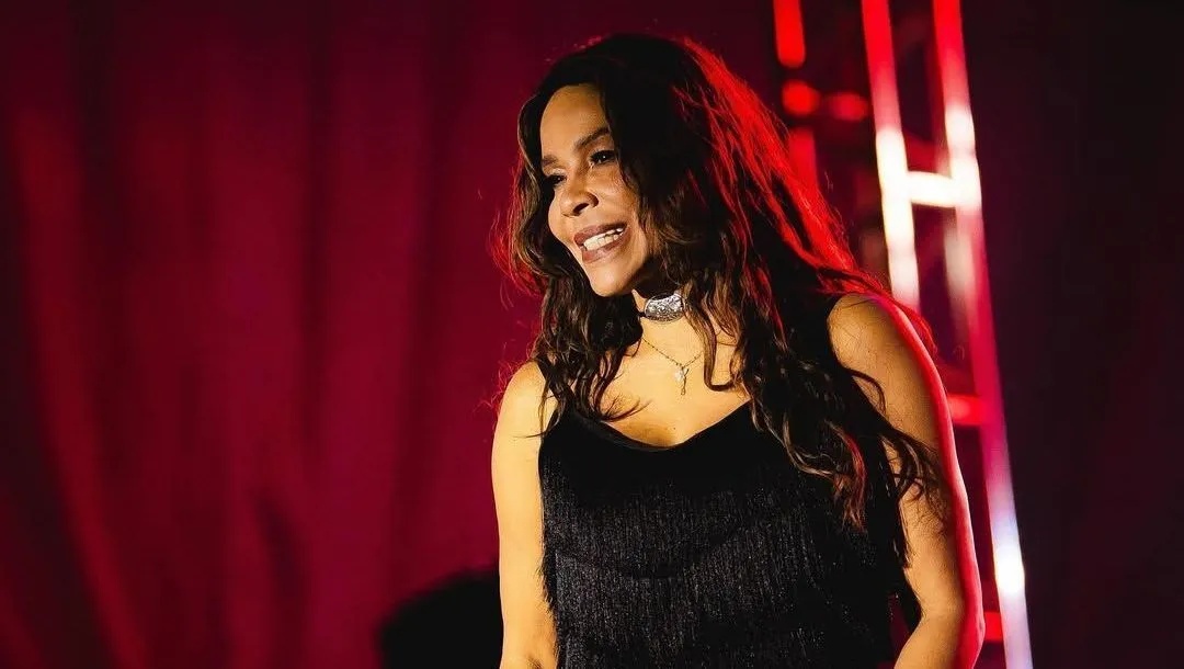 Vocalista Silvânia Aquino deixa a banda Calcinha Preta