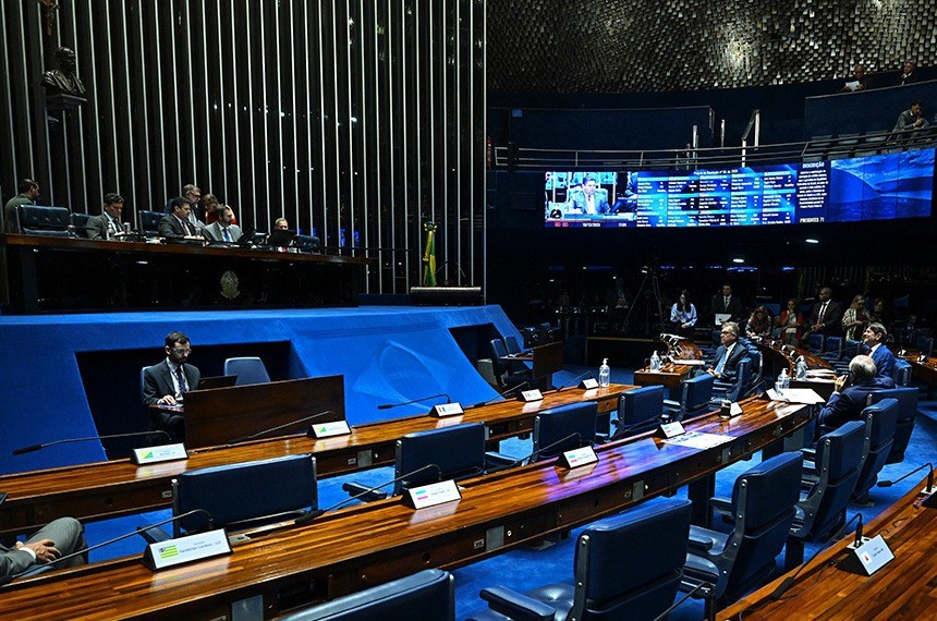 CCJ do Senado aprova fim da escala 6x1 e prevê jornada de 36h semanais
