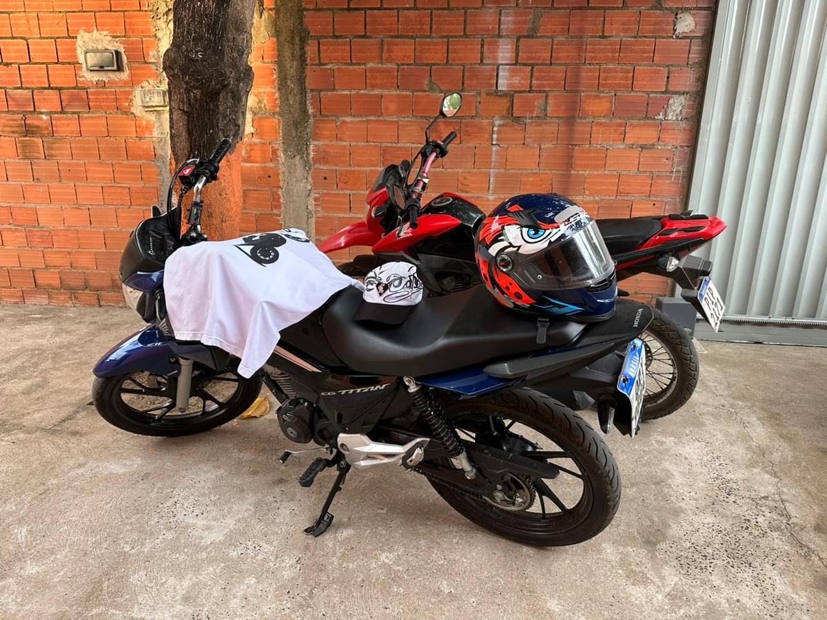 Durante as diligências, foram cumpridos dois mandados de busca e apreensão domiciliar