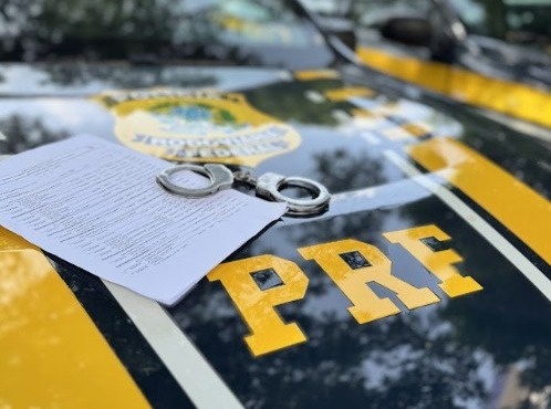 PRF prende foragido da Justiça com extenso histórico criminal na BR-343