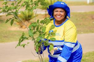 Projeto inicia arborização urbana com plantio de mudas na Praça da Família (Foto: Divulgação)