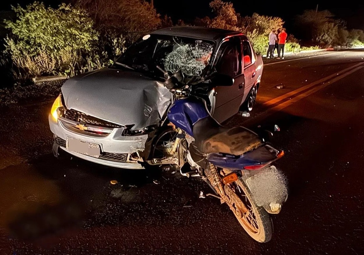 Colisão frontal entre moto e carro deixa um morto no interior do Piauí