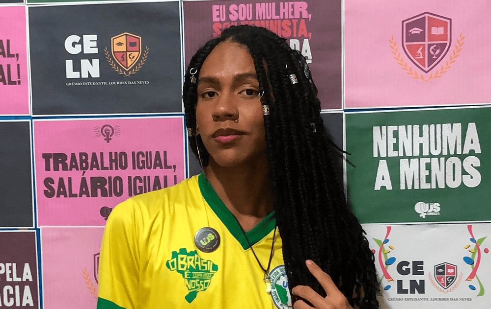 Estudante trans é aprovada em duas universidades e celebra conquista