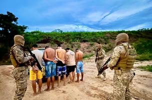 PM apreende drogas e arma de fogo em residência na zona Sudeste (Foto: Divulgação)