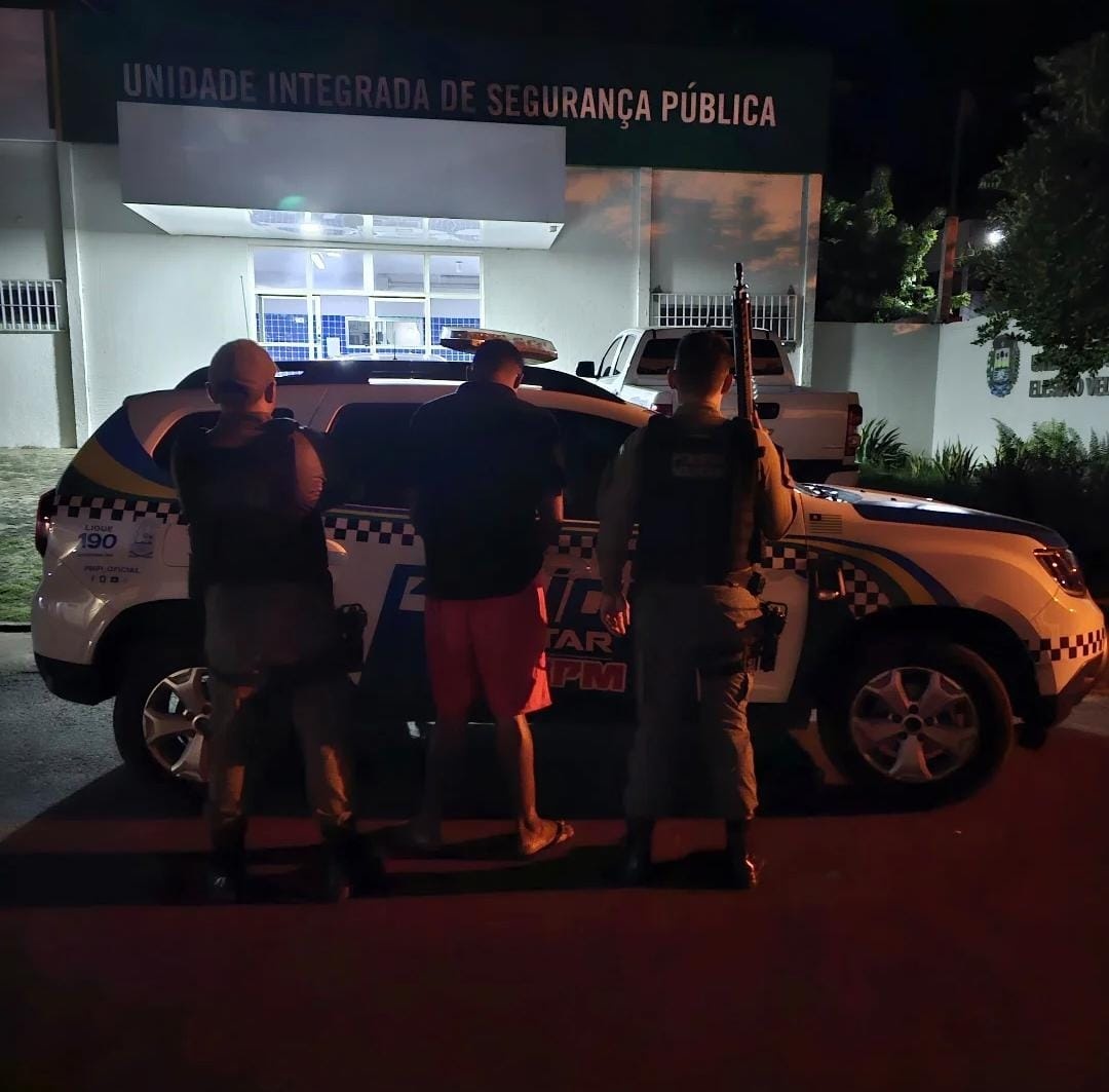 Polícia cumpre mandado contra homem que ateou fogo em colchão de delegacia