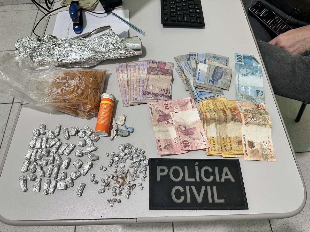 Polícia realiza operações contra o tráfico de drogas e conduz oito pessoas