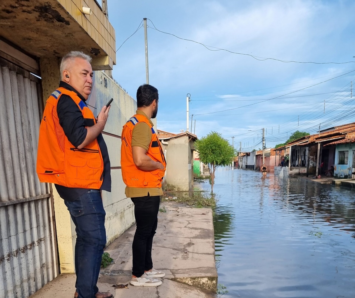 Defesa Civil envia força-tarefa para bairros afetados pelas chuvas em Parnaíba