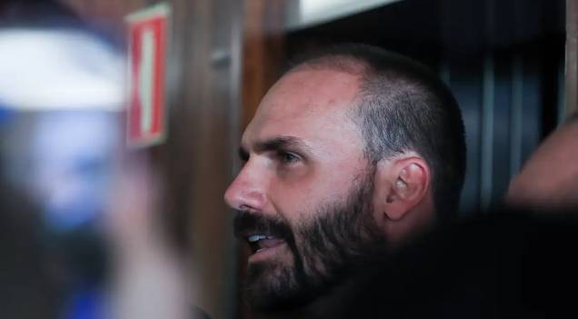 Líderes do PT pedem prisão de Eduardo Bolsonaro ao STF