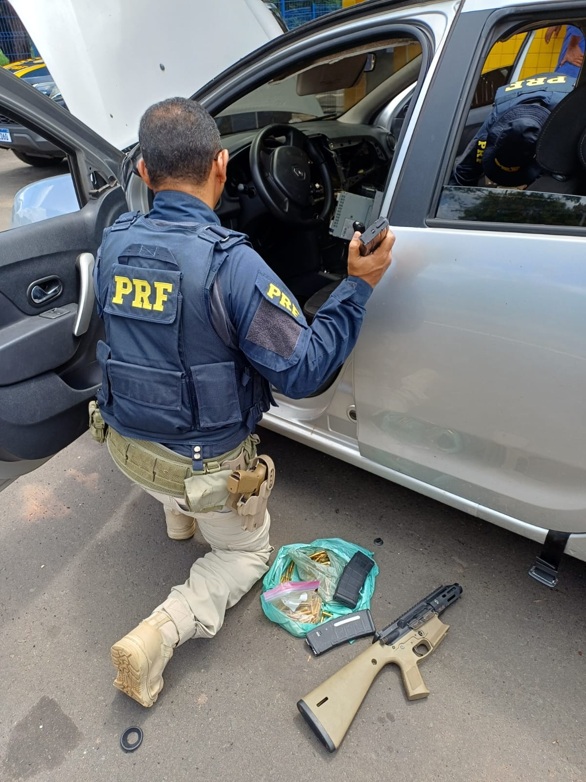PRF apreende fuzil, munições e dinheiro em abordagem na BR 343 em Teresina