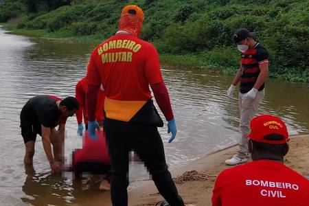 Adolescente morre afogado após tentar pegar pipa que caiu no rio Poti