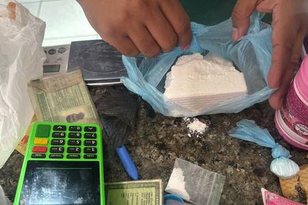 Irmãos são presos por tráfico de drogas em bares na zona Sudeste de Teresina