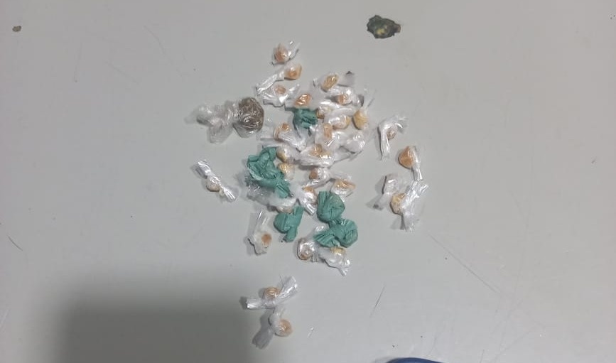 Polícia prende homem vendendo droga em praça no Centro de Teresina