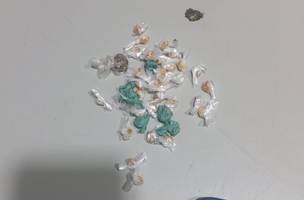 Polícia prende homem vendendo droga em praça no Centro de Teresina (Foto: Divulgação)