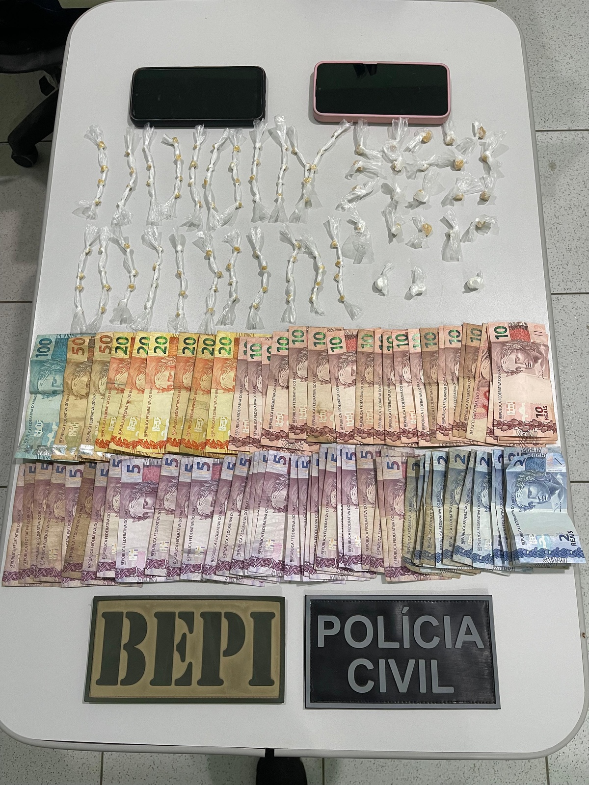 Polícia prende suspeitos de tráfico de drogas no litoral do Piauí