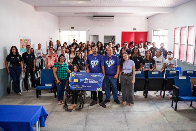 Prefeitura e Governo entregam Cartão Transporte Universitário a alunos do IEMA