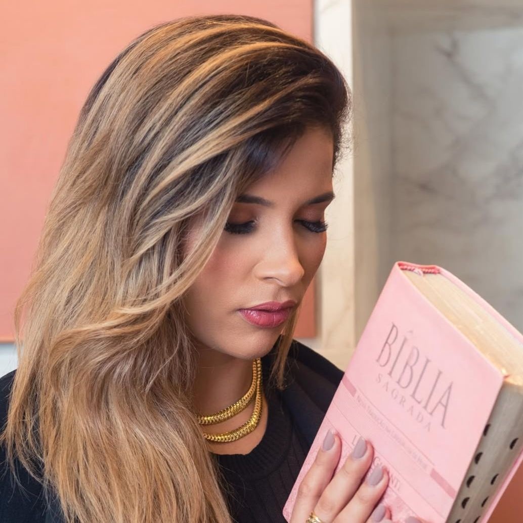 Tatiana Medeiros é internada no HUT após passar mal em cela do QCG