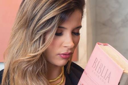 Tatiana Medeiros é internada no HUT após passar mal em cela do QCG