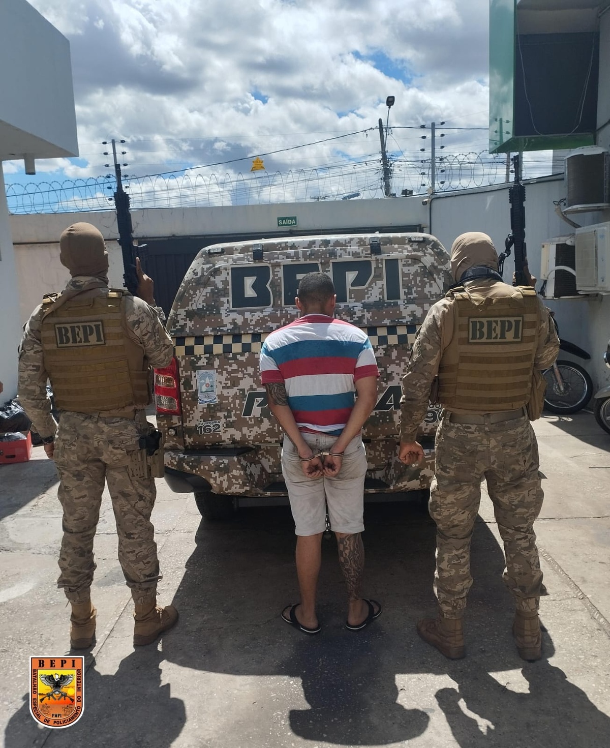 Adolescente é apreendido com drogas, arma e dinheiro em Teresina
