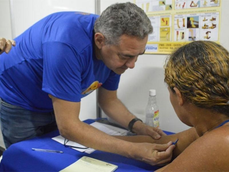 FMS convoca população com manchas suspeitas para carreta da hanseníase