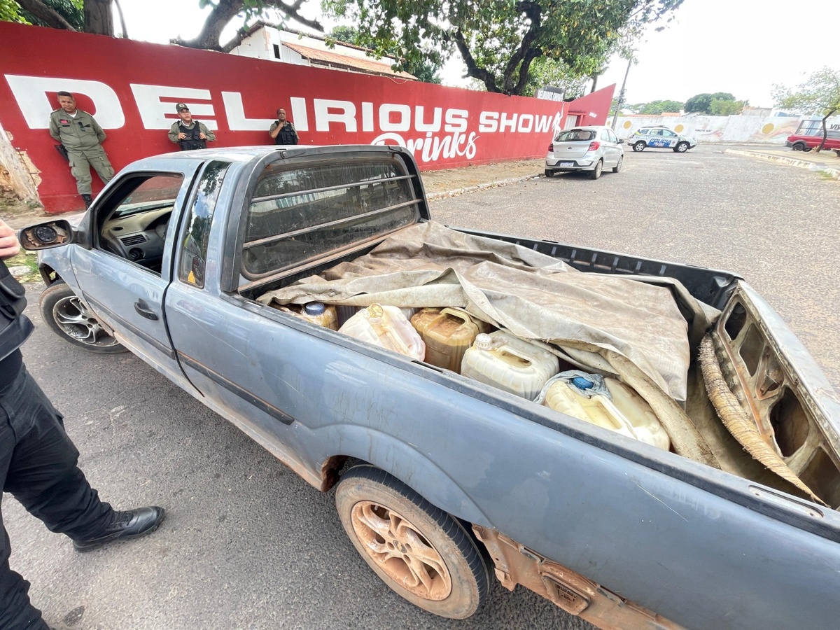 Homem é preso com mais de 50 galões de combustível desviados no Piauí