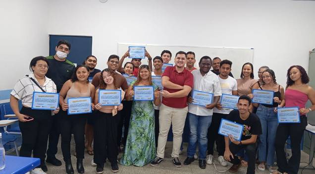 Oficina capacita jovens em comunicação e construção de currículo