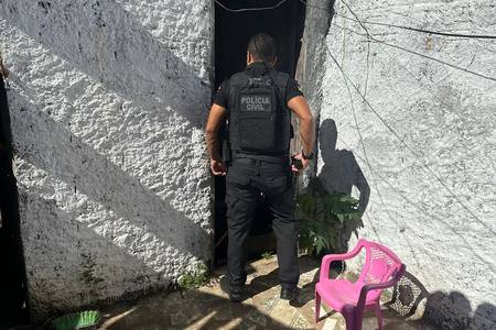 Polícia cumpre mandado contra suspeito de intolerância religiosa em Pedro II