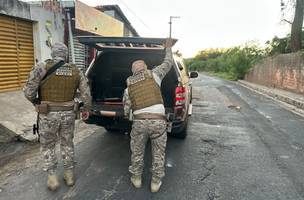 Polícia prende suspeitos de tráfico de drogas na zona Sudeste de Teresina (Foto: Divulgação)