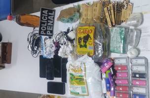 Adolescentes são apreendidos tentando entregar drogas e celulares a irmão preso (Foto: Divulgação)