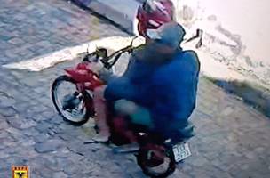 PM prende suspeito de homicídio horas após o crime na Zona Leste de Teresina (Foto: Divulgação)