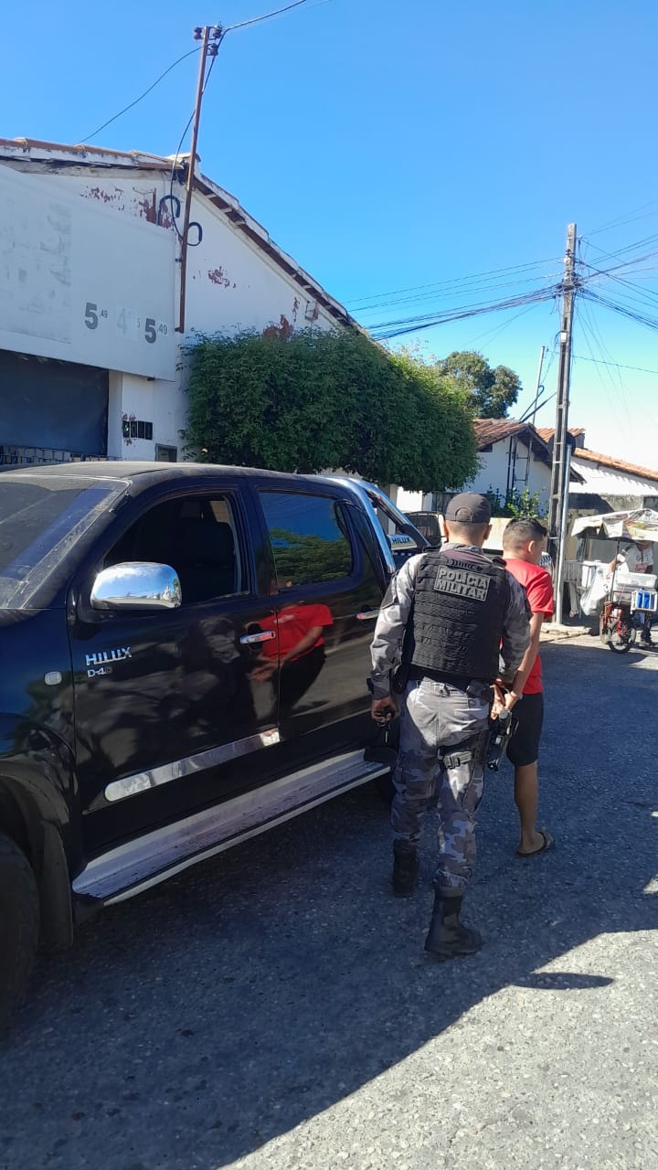 PMPI prende homem com arma de fogo e dinheiro em espécie na zona Sudeste