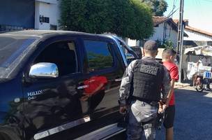 PMPI prende homem com arma de fogo e dinheiro em espécie na zona Sudeste (Foto: Divulgação)