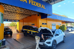 PRF recupera carro furtado e cumpre mandado por pensão no Piauí (Foto: Divulgação)