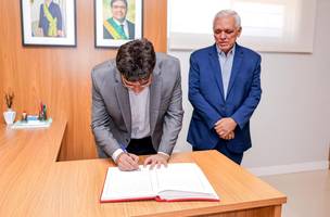 Rafael Fonteles transmite cargo para embarcar em missão internacional (Foto: Divulgação)