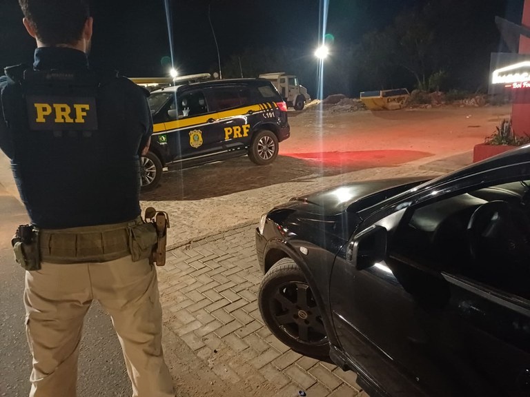 Carro roubado no DF é recuperado pela PRF no interior do Piauí