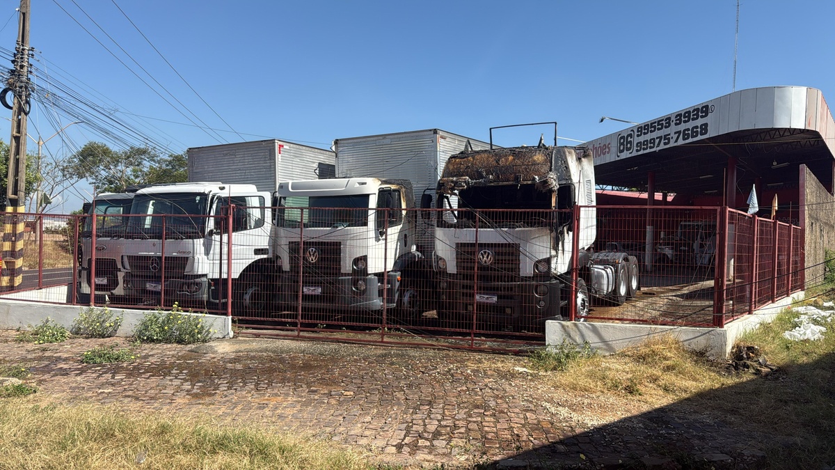 Incêndio atinge garagem de revendedora de caminhões na zona Sul de Teresina