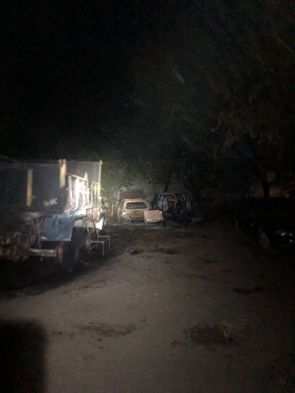 Incêndio atinge oficina e destrói vários veículos na zona Leste de Teresina