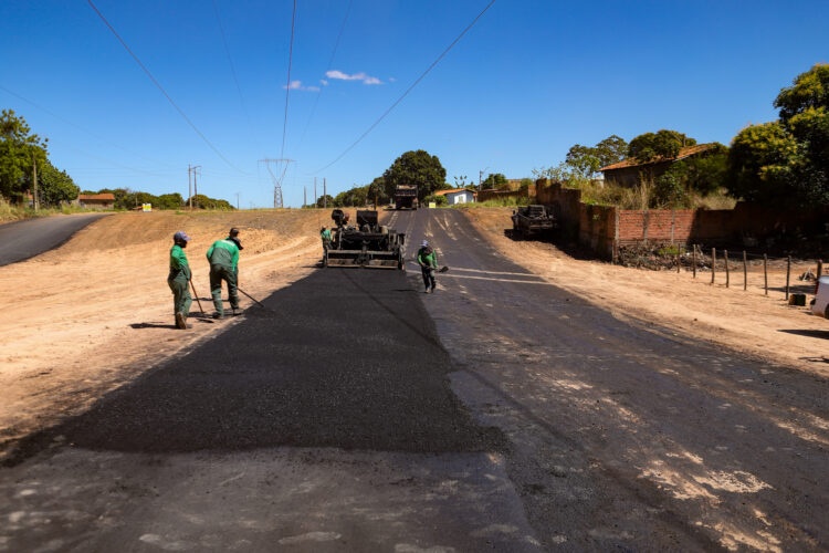 Prefeitura acelera obras e pavimentação na Avenida Coheb no bairro Cidade Nova