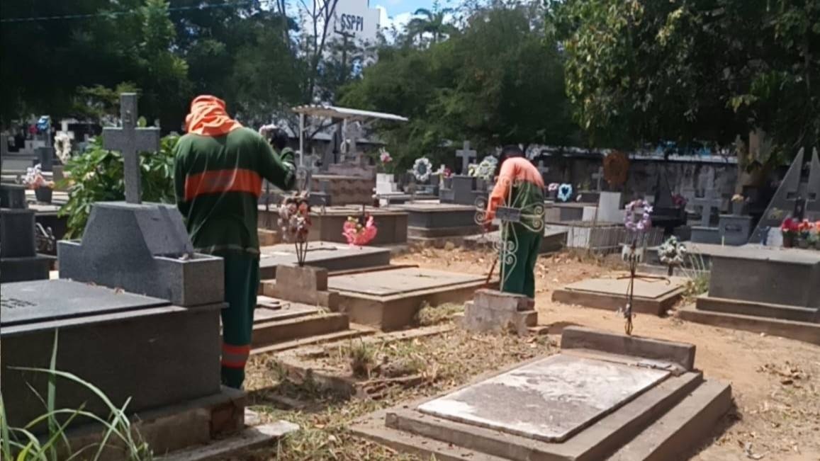 SDU Leste realiza limpeza dos cemitérios para o Dia dos Pais