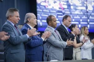 Silvio Mendes participa de sessão solene na Câmara pelos 173 anos de Teresina (Foto: Divulgação)