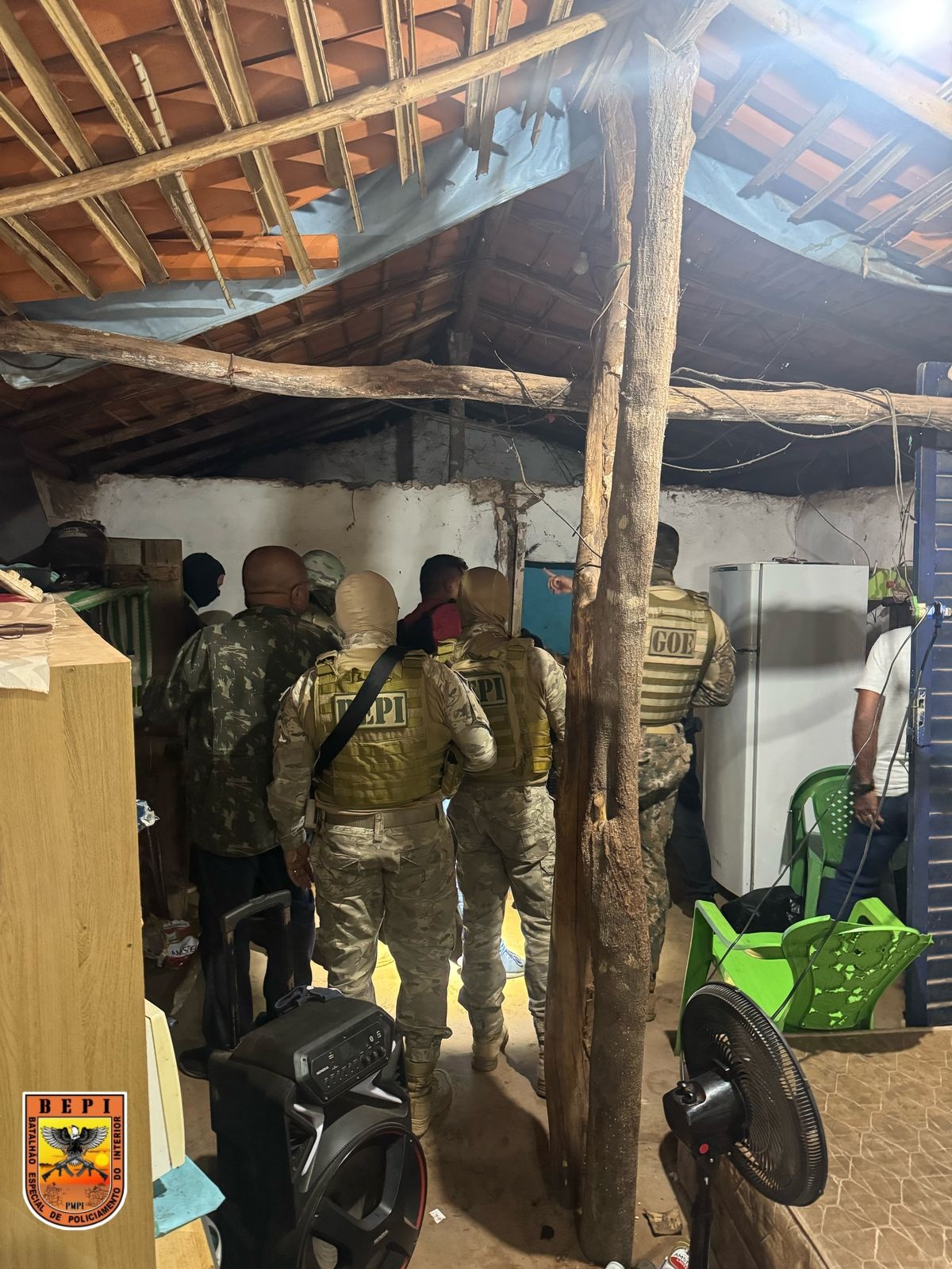 Trio suspeito de tráfico de drogas é preso pela polícia em Caxias