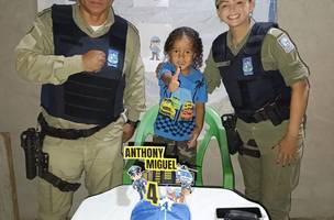 Polícia Militar realiza surpresa em festa de aniversário de criança em Floriano (Foto: Divulgação)