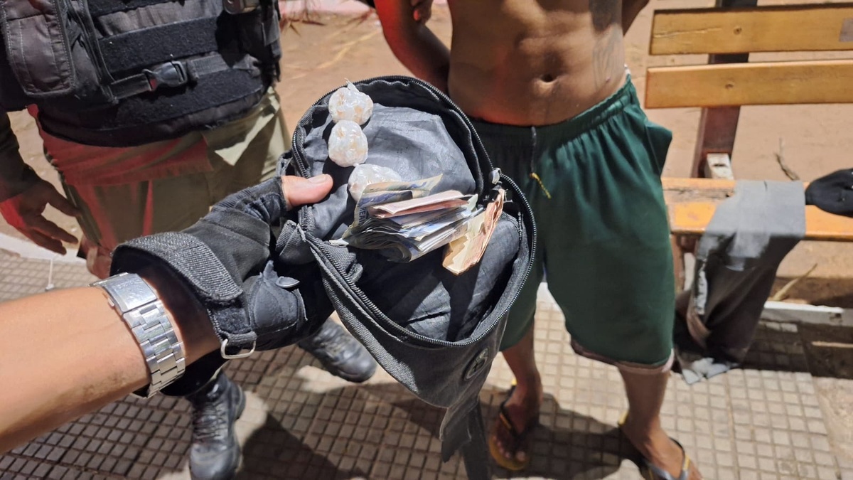 Suspeito é preso ao ser flagrado escondendo drogas dentro de cocos em Teresina