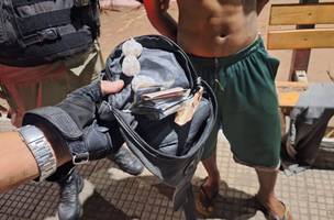 Suspeito é preso ao ser flagrado escondendo drogas dentro de cocos em Teresina (Foto: Divulgação)