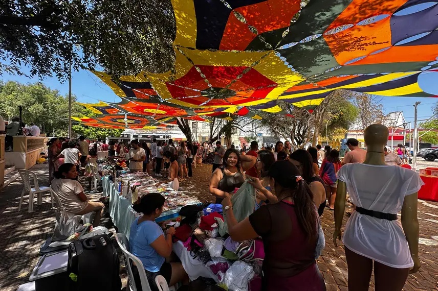 Henry Dantas, Banda Magnólia e Superid Elétrico animam Feira na Praça