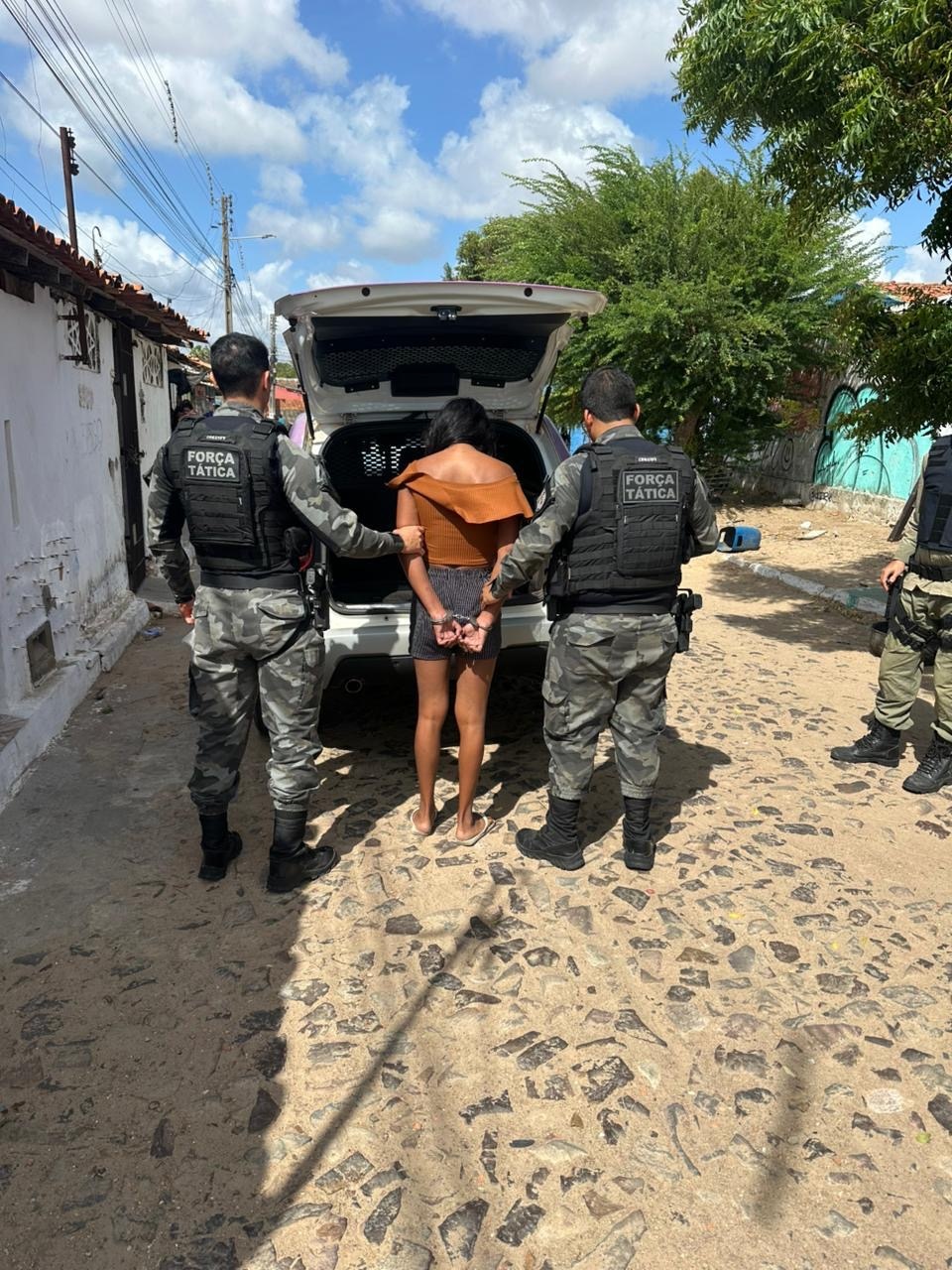 PM prende mulher por tráfico de drogas em Parnaíba