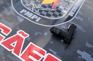 Polícia prende dupla com arma de fogo artesanal após perseguição em Teresina (Foto: Divulgação)